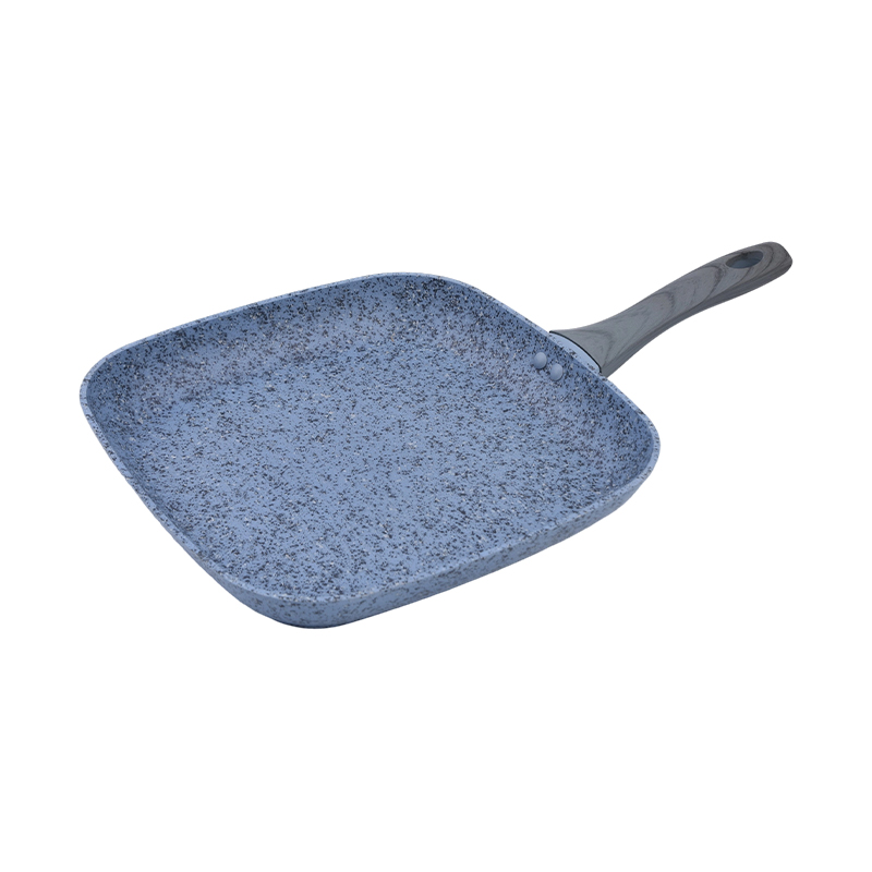 Taottu alumiininen grillipannu sinisellä graniitilla